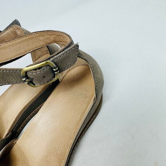 Dansko Taupe Leather Buckle Strap Wedge Sandals Size 39 Comfort Classic Basic - Picture 4 of 14